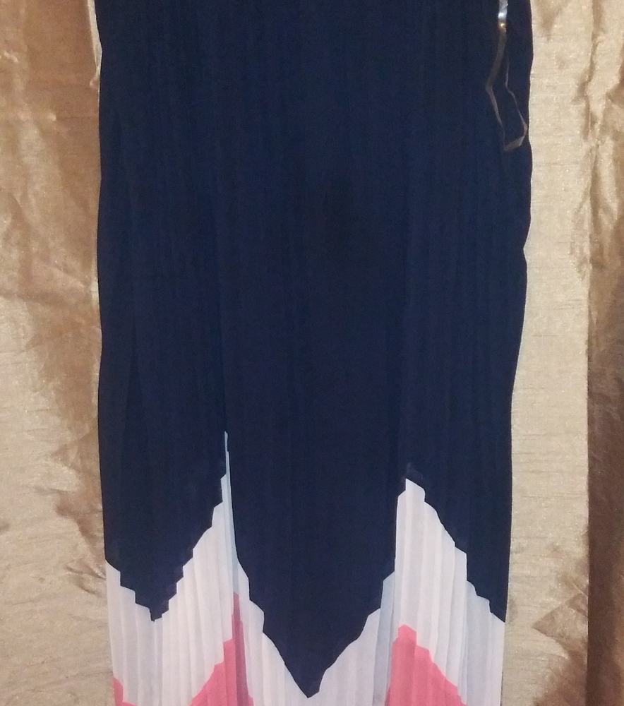 Pleated Maxi dress with colorblock chevron design